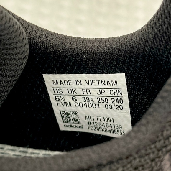 Adidas Black UBounce W size 6.5 US. Runs big.. Will Definitely fit size 7! - Picture 8 of 9